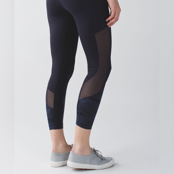 Lululemon Seek The Heat Crop Size 2 Inseam 23” - Picture 4 of 14